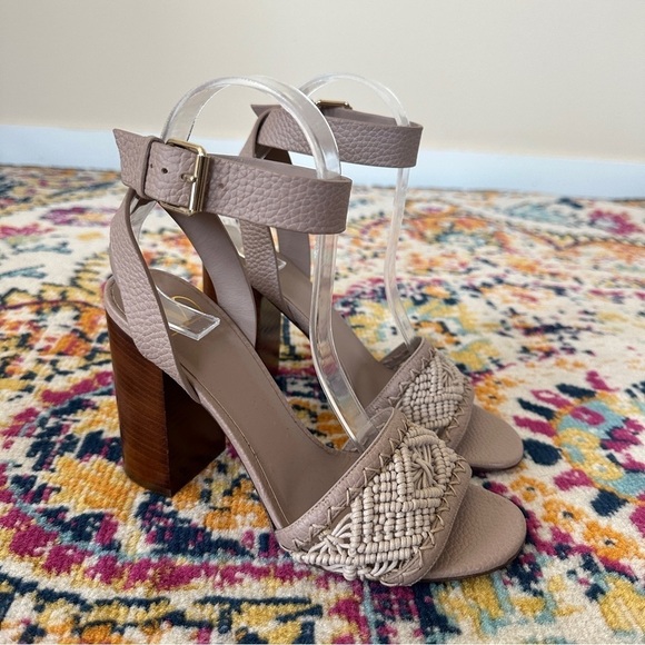 Valentino Pebbled Leather Macrame Sandal Womens Size 37 US 7 Wedding Guest Party - Picture 1 of 13